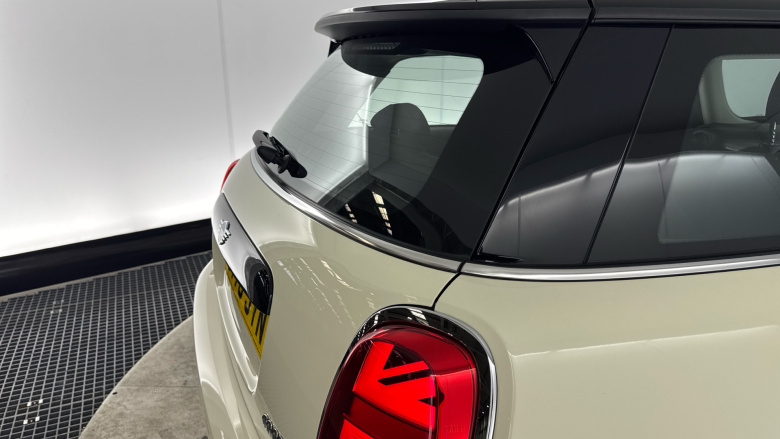 MINI Hatchback 1.5 Cooper Classic II 3dr Petrol Hatchback